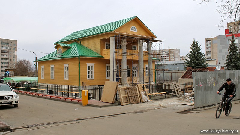 Дом Толмачёвых (ул. Плеханова, 26). Сейчас [апрель 2015] восстанавливается после пожара