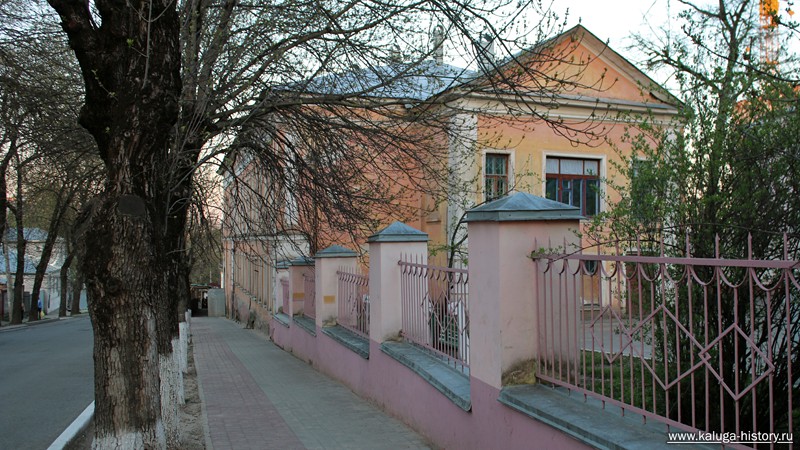 Усадьба Золотарёвых на бывшей Новорежской улице (ул. И. Никитина, 4), красный крест