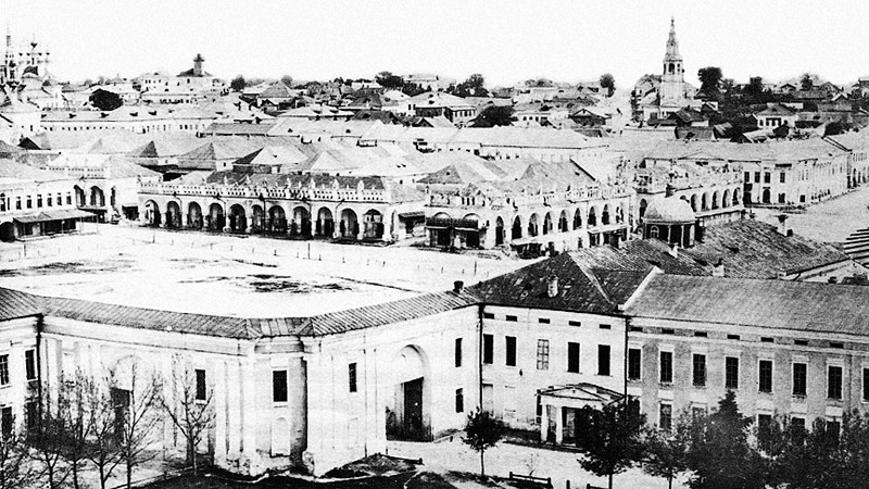 старая калуга, Вид на Гостиный двор, Плац-парадную площадь и Присутственные места. Фото: М. А. Зеленовой (1900-е года).